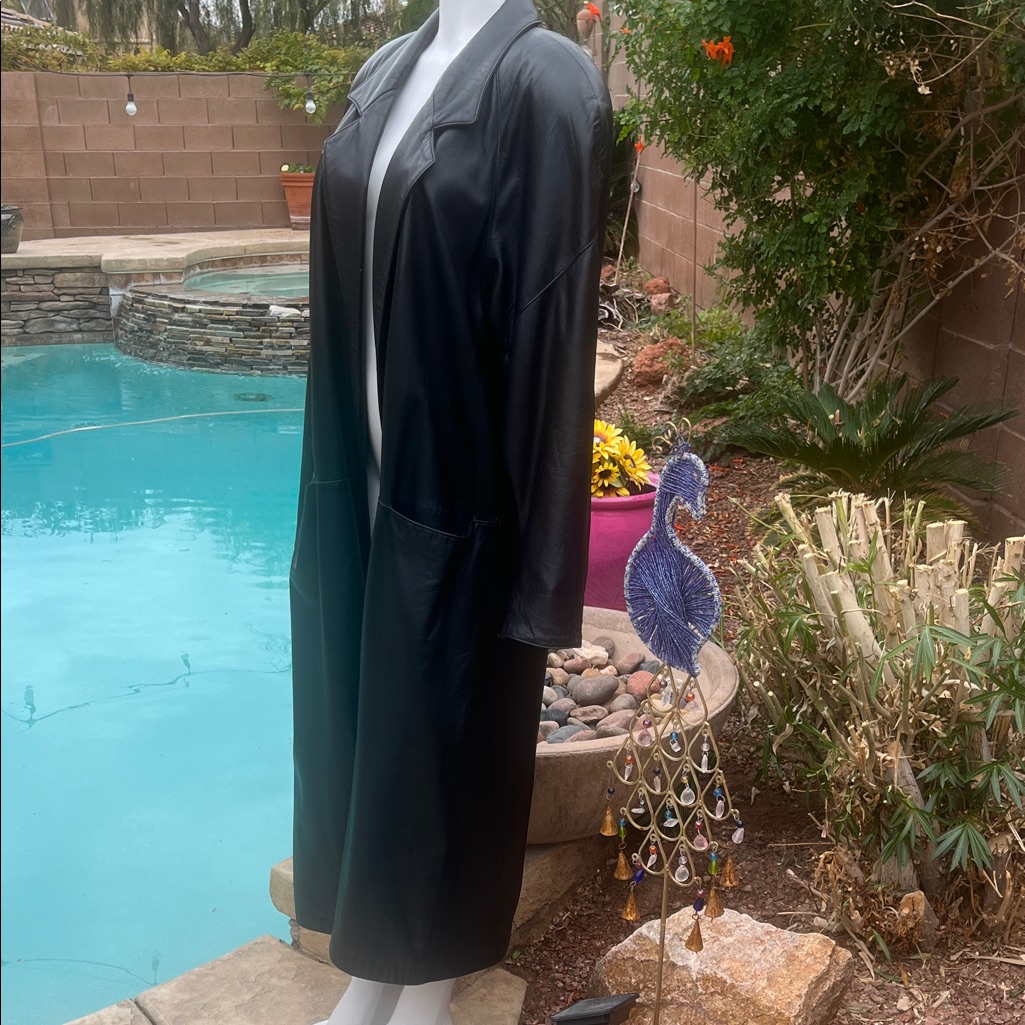 Vtg Elegant Black Women's Leather Trench Coat — image 3 of 8
